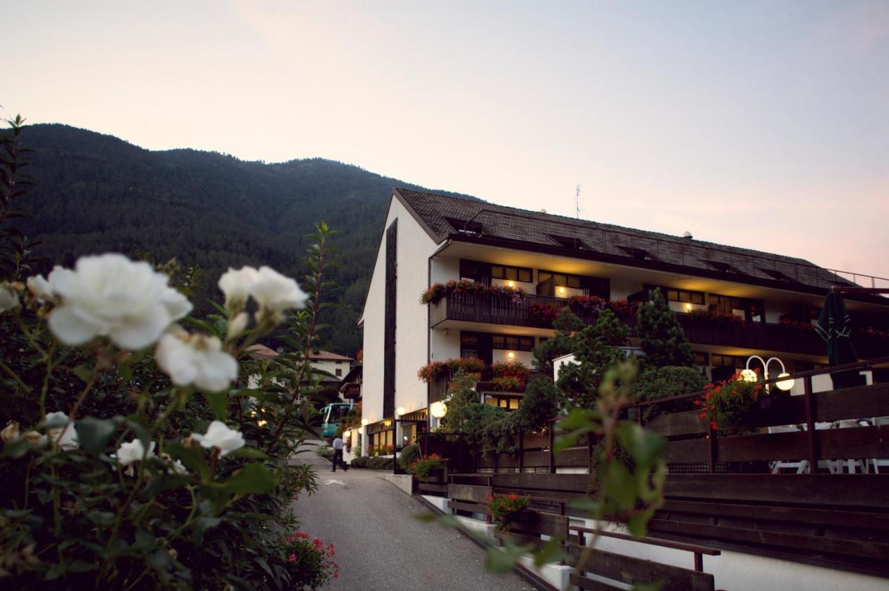 Pippo Hotel Terzolas Exterior photo